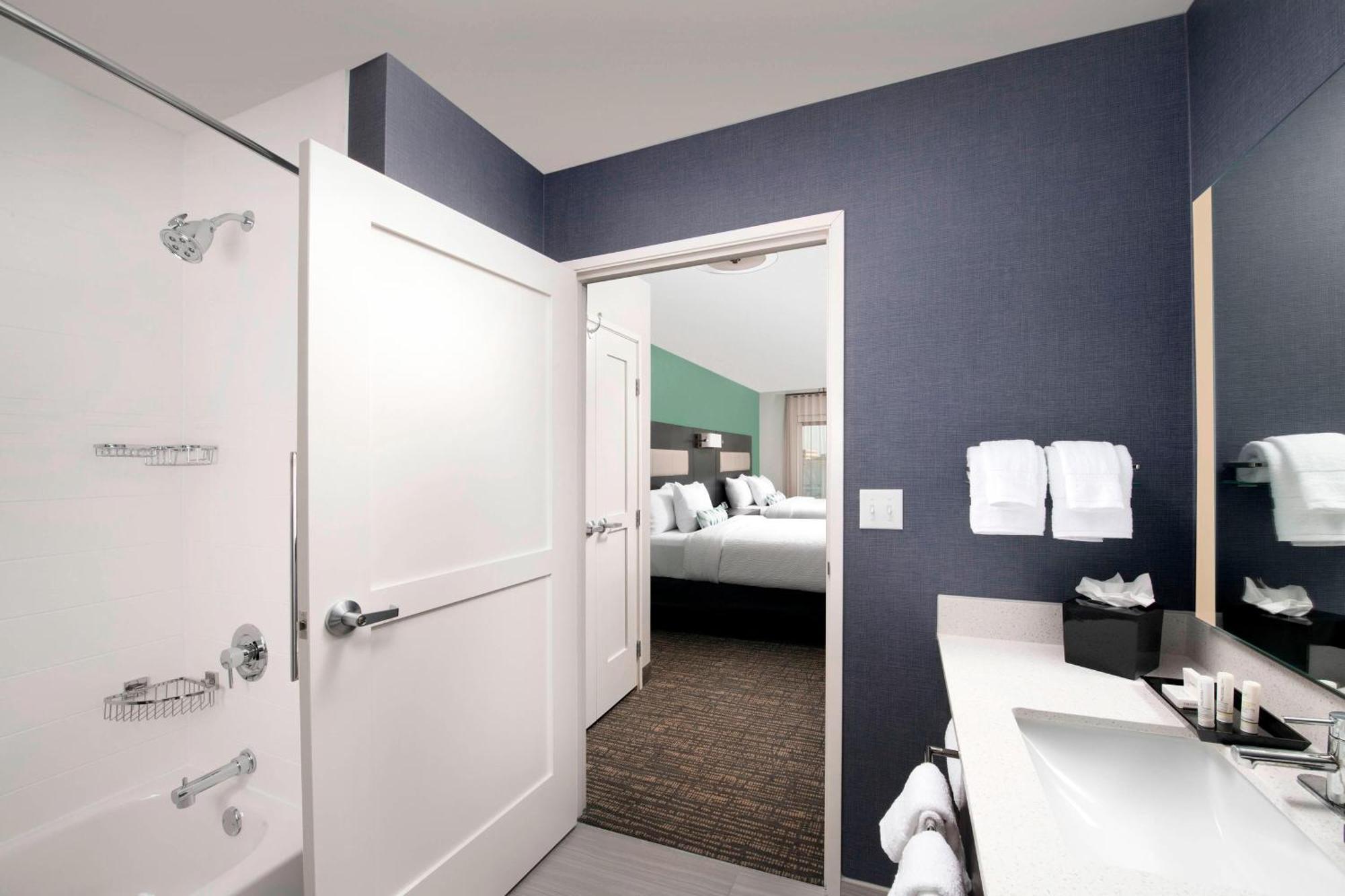 By Marriott New Orleans Elmwood